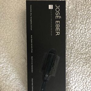 Jose Eber hot brush never used
